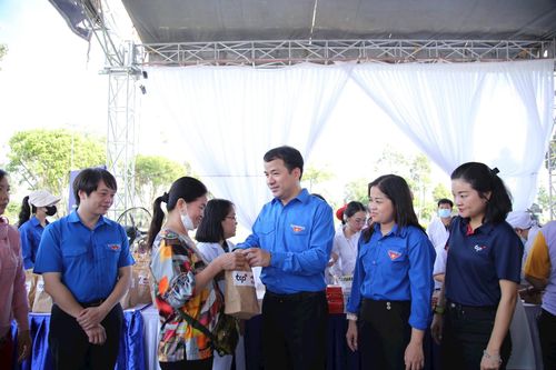 Tràn ngập niềm vui trong Ngày hội Thanh niên công nhân