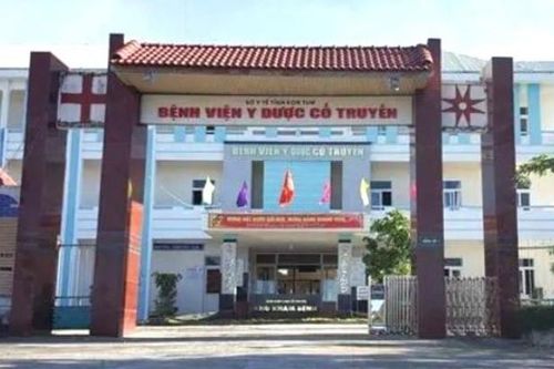 Cách chức Giám đốc Bệnh viện Y dược cổ truyền tỉnh Kon Tum vì có con riêng
