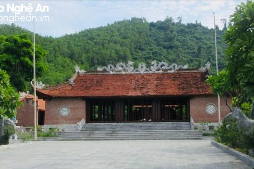 Nhiều viên gạch quý hiếm tại đền thờ Trạng nguyên Hồ Hưng Dật