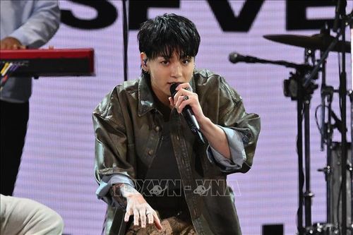 Thành viên Jungkook của BTS gây ấn tượng mạnh với album solo đầu tiên