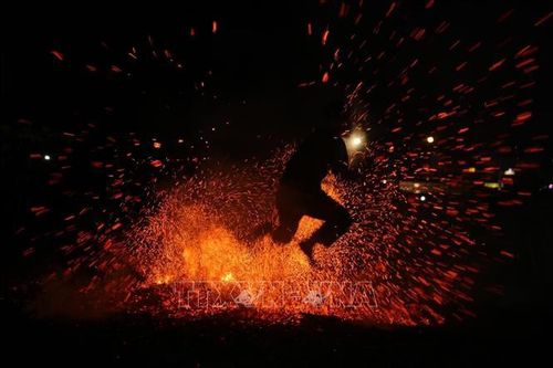 Huyền bí Lễ Nhảy lửa của dân tộc Pà Thẻn