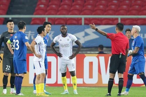 CLB Hà Nội và CLB Hải Phòng nhận án phạt cực nặng từ AFC