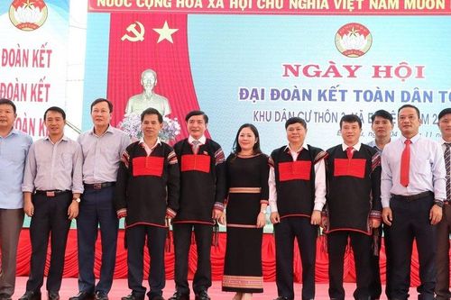 Tổng Thư ký Quốc hội tham dự Ngày hội Đại đoàn kết dân tộc ở Đắk Lắk