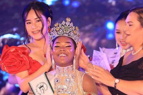 Bella Vũ 2 lần trao vương miện Miss Eco Teen International tại Ai Cập