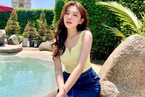 Ngắm nhan sắc 'vạn người mê' của nàng WAG xinh đẹp nhất ĐT Việt Nam