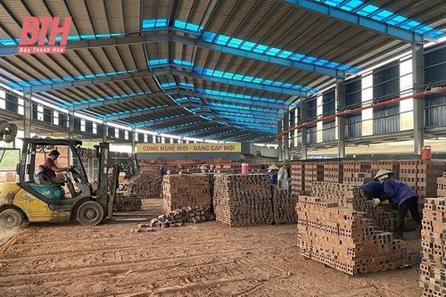 Doanh nghiệp sản xuất vật liệu xây dựng nỗ lực vượt khó