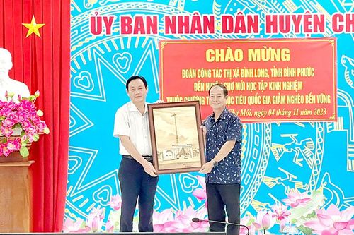 Huyện Chợ Mới và TX. Bình Long trao đổi, giao lưu kinh nghiệm giảm nghèo