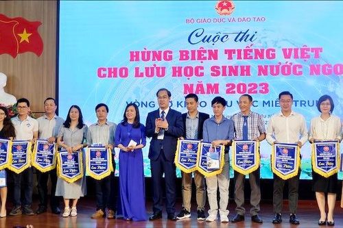 16 đội thi vòng sơ khảo hùng biện tiếng Việt khu vực miền Trung