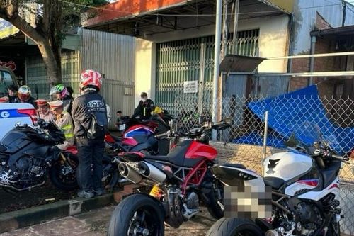 Xử lý nhóm thanh niên chạy xe phân khối lớn quá tốc độ trên quốc lộ 1