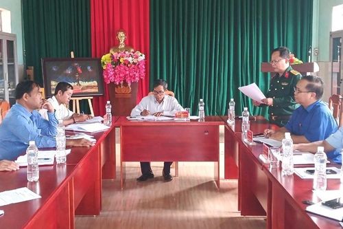 Chỉ huy trưởng Bộ Chỉ huy Quân sự tỉnh Gia Lai dự sinh hoạt Chi bộ làng Gào