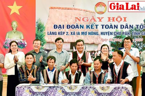 Bí thư Tỉnh ủy Gia Lai Hồ Văn Niên: Người dân làng Kép 2 cần tiếp tục đoàn kết, giúp đỡ nhau phát triển kinh tế