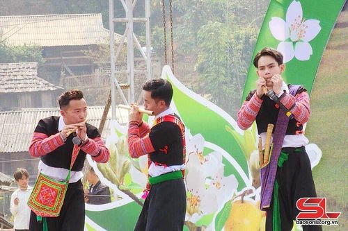 Trao truyền, gìn giữ tiếng sáo Mông