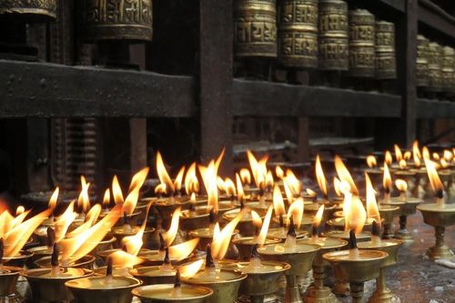 Nương theo Chánh pháp để đẩy lùi mê tín