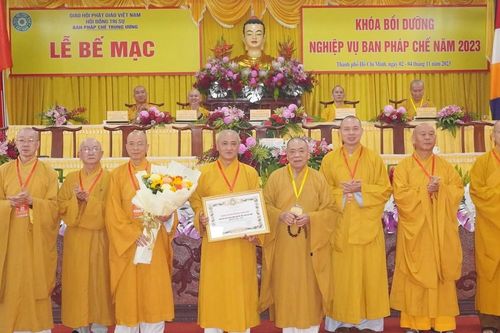 Bế mạc, trao chứng nhận khóa bồi dưỡng nghiệp vụ pháp chế khu vực phía Nam