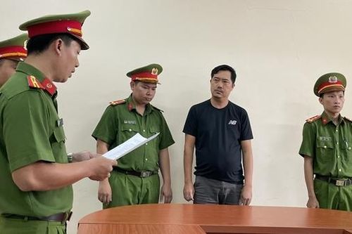 Triệt phá đường dây buôn lậu điện thoại di động, máy tính trị giá 300 tỷ đồng