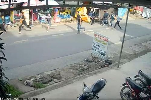 Truy xét nhóm côn đồ hành hung người phụ nữ