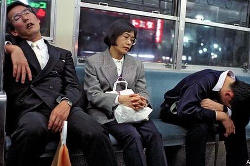 Làn sóng 'chết vì làm việc quá sức' tăng vọt ở Nhật Bản