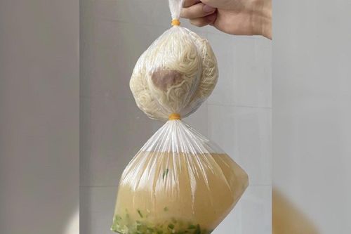 Khi vợ sai đi mua mỳ và dặn để nước riêng