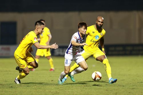 CLB Thanh Hóa 3-1 SLNA: Tiền đạo U23 Việt Nam ấn định chiến thắng
