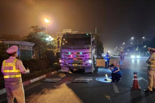 Hà Nội: Xuyên đêm chặn bắt xe quá tải ở các 'điểm nóng'