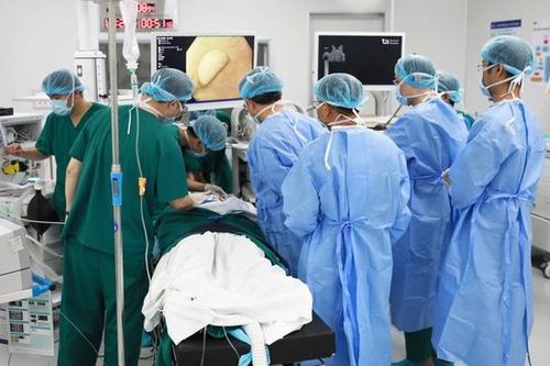Tiến bộ trong điều trị u dưới biểu mô đường tiêu hóa và co thắt tâm vị