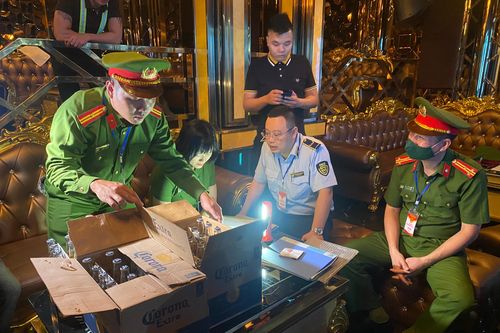 'Điểm danh' hàng loạt vi phạm tại các quán bar ở quận Hoàn Kiếm