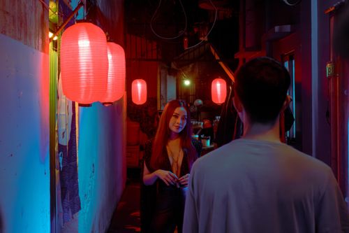 Chi Pu hóa thân thành ma cà rồng, sánh đôi cùng Thuận Nguyễn trong 'Người mặt trời'