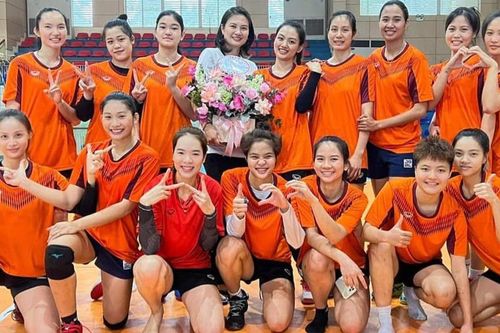 Tin nóng thể thao sáng 5/11: Đội bóng chuyền nữ Việt Nam được thưởng 'nóng', Kane đi vào lịch sử Bundesliga