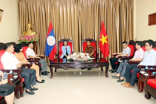 Đoàn công tác của Hội đồng nhân dân thành phố Đà Nẵng đến thăm Tổng Lãnh sự quán Việt Nam tại Paksé, CHDCND Lào