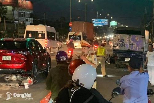 Xe tải lao vào dòng xe chờ đèn đỏ trên quốc lộ 51