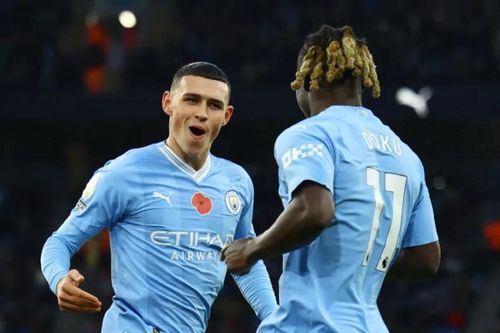 'Bão' tạm lặng ở Man Utd, Man City lên đỉnh bảng
