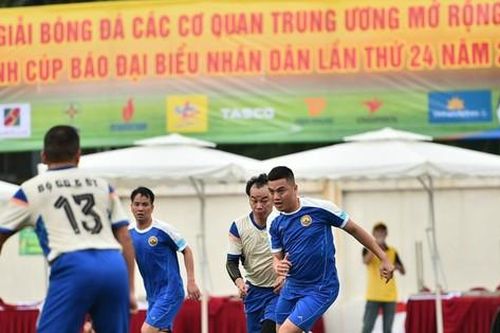 16 đội sôi nổi tranh Cúp Báo Đại biểu Nhân dân, Giải bóng đá các cơ quan Trung ương mở rộng