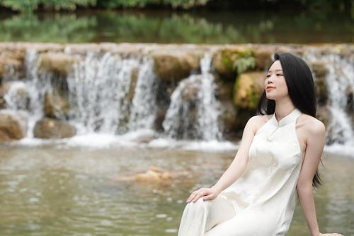 MC - diễn viên nổi tiếng chẳng cần diện bikini vẫn cuốn hút