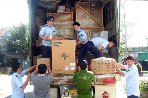 Phát hiện số lượng lớn hàng hóa không rõ nguồn gốc xuất xứ