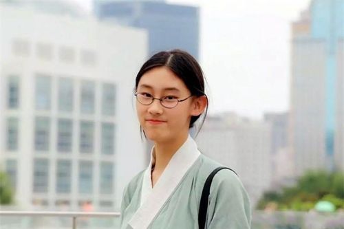 Cha mẹ của 'thần đồng' Đại học Thanh Hoa tiết lộ 4 phương pháp giáo dục để con trở thành tài nữ số một Trung Quốc