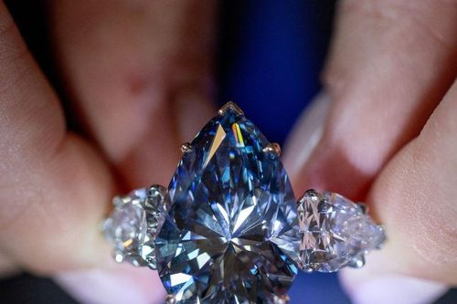 Chiêm ngưỡng viên kim cương xanh quý giá nhất từng được khai thác
