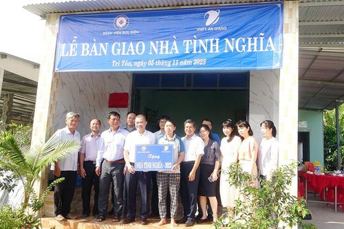 Bàn giao nhà Tình nghĩa cho người dân xã Lê Trì