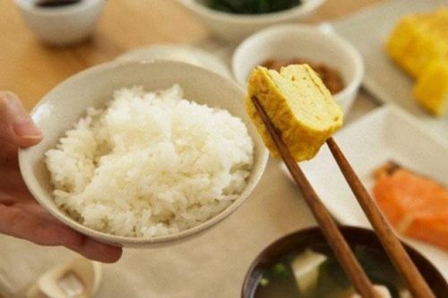 Bác sĩ trả lời: Nên ăn cơm trong bao lâu tốt cho sức khỏe?