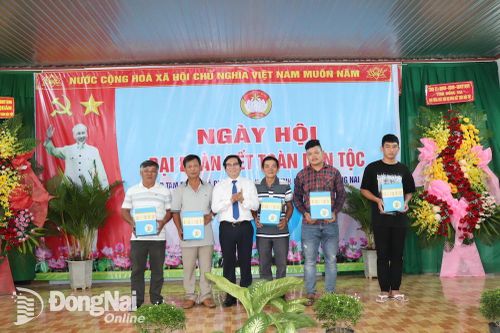 Sôi nổi Ngày hội Đại đoàn kết toàn dân tộc ấp Tam Bung