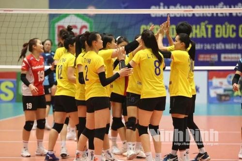 Tuyển nữ Ninh Bình LienVietPostBank thua trận đầu tiên tại vòng II Giải bóng chuyền vô địch quốc gia Cúp Hóa chất Đức Giang 2023