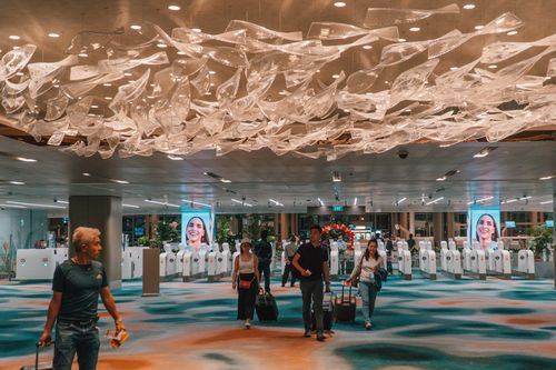 Khám phá nhà ga T2 sân bay Changi Singapore vừa được nâng cấp