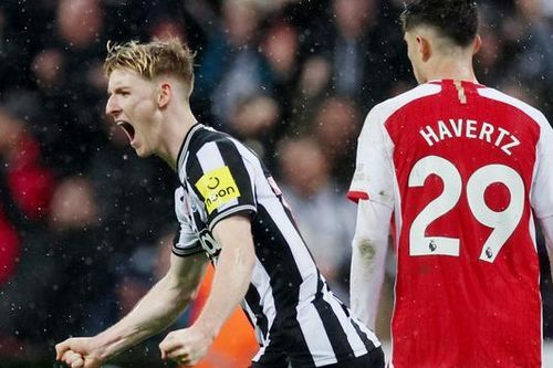VAR gây tranh cãi, Arsenal đứt mạch bất bại