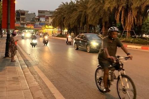 Người cao tuổi nên đi bộ hay đạp xe