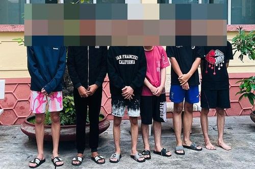 Tạm giữ nhóm thanh thiếu niên dùng hung khí hỗn chiến