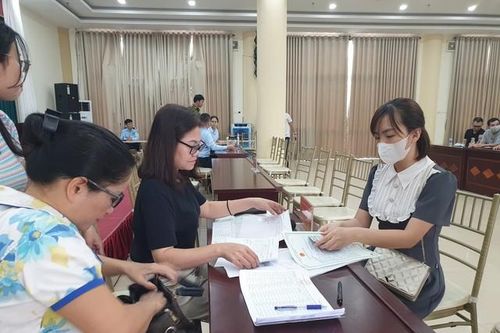 Chi trả tiền hỗ trợ cho nạn nhân vụ cháy chung cư mini ở Hà Nội