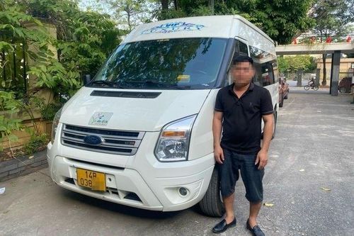 Phát hiện tài xế xe Limousine sử dụng giấy phép lái xe giả