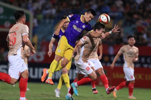 Cầu thủ Hà Nội FC nặng lòng khi tập trung đội tuyển