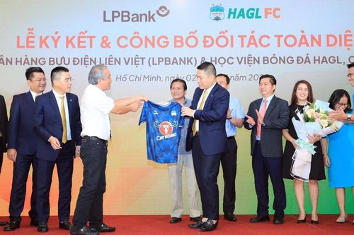 HAGL, Hà Nội FC cởi 'chiếc áo' rộng ở V-League