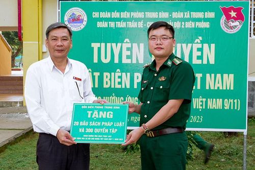 Phổ biến Luật Biên phòng Việt Nam đến học sinh ở biên giới biển Sóc Trăng