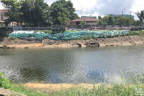 Đà Nẵng: Bờ kè kênh thoát nước Phú Lộc sạt lở nặng
